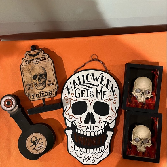 Halloween Skull Wall Decor Set - Black and White - Picture 5 of 9